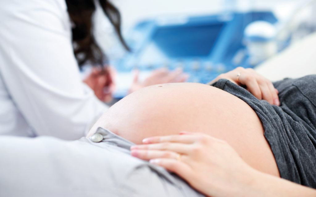 consulta de matrona a una embarazada